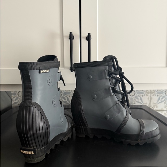 Sorel Wedge Mid-Calf waterproof boots - Picture 2 of 3